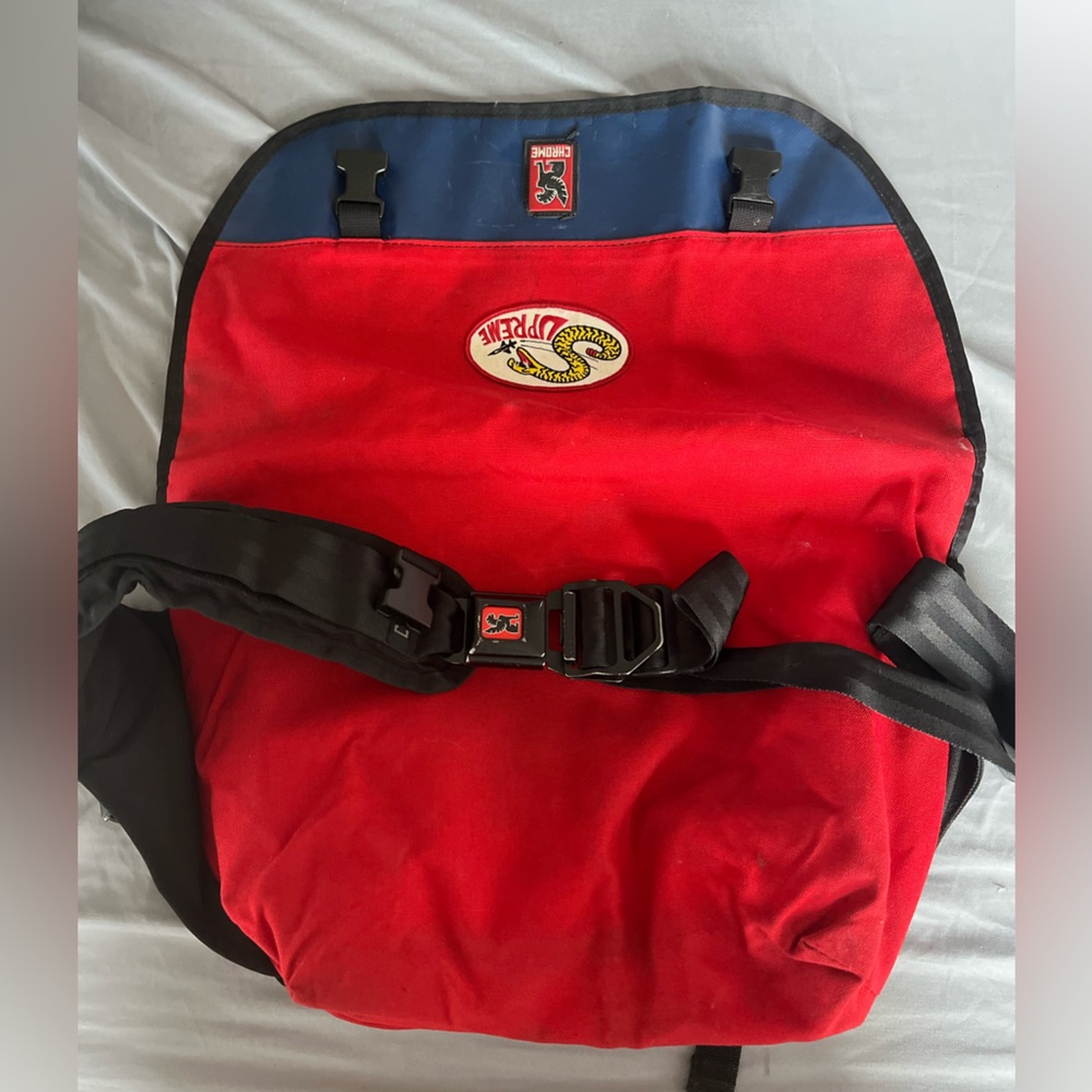 Supreme/Chrome Red and Black 15L Messenger Bag - Picture 3 of 5